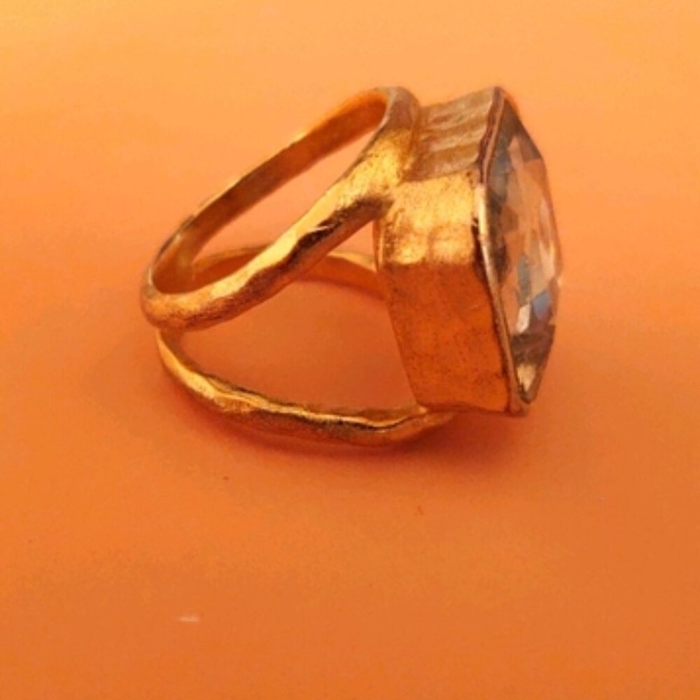 Crystal & gold anthropologie ring. Size 7 - Picture 2 of 3